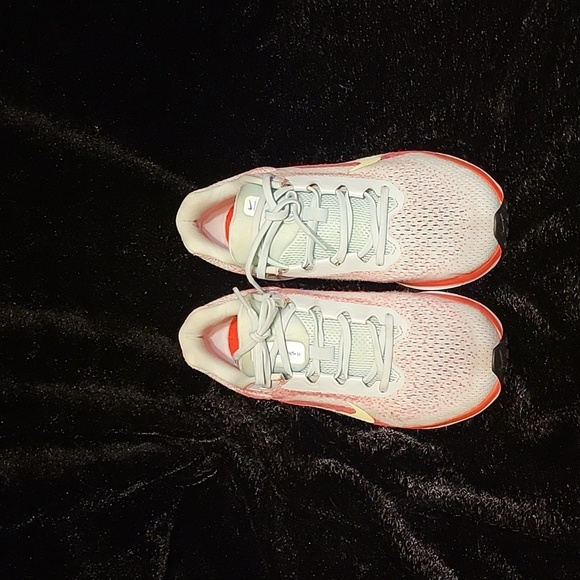 Nike Air Winflo Sneakers - Picture 2 of 16